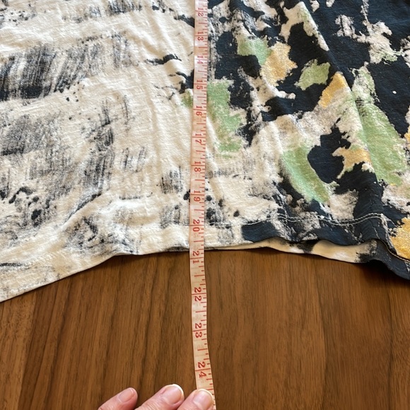 ANTHROPOLOGIE AKEMI + KIN long sleeved asymmetrical T-shirt with flared sleeves. - Picture 12 of 16